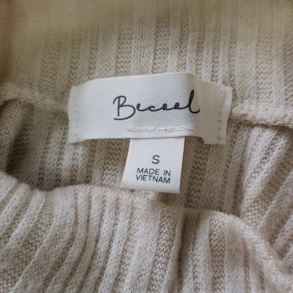 Soft knit turtleneck - Picture 5 of 6